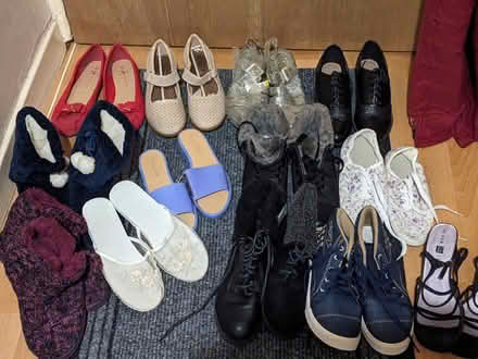 Photo of free Women shoes size 6-6.5 (EH7 6EE) #1