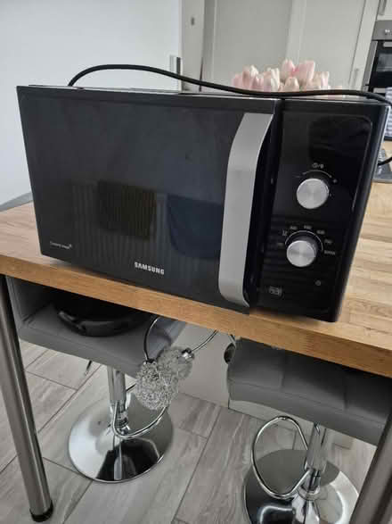 Photo of free Samsung 800w Microwave (Strood) #1