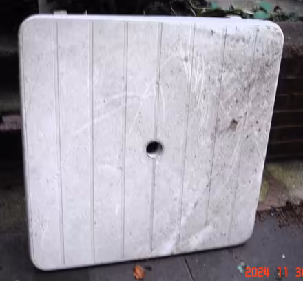Photo of free White plastic garden table (sidcup DA15) #2