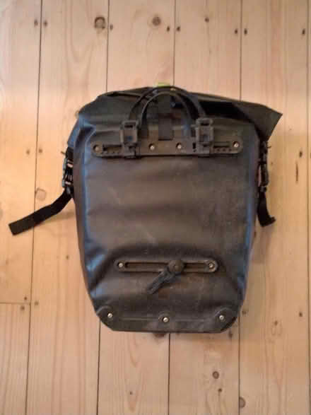 Photo of free Damaged 25L Bicycle Pannier (Walthamstow E17) #4