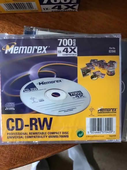 Photo of free CD RW data discs (Wychwood Avenue LU2) #2