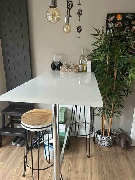 Photo of free White gloss breakfast bar (Catshill Bromsgrove B61) #1