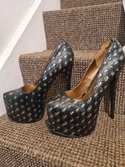 Photo of free UK 8 Platform Heels (Whitehawk BN2) #1