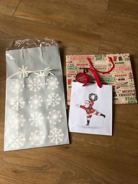 Photo of free Christmas gift bags (BS32) #1