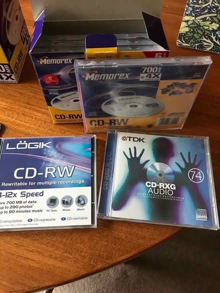 Photo of free CD RW data discs (Wychwood Avenue LU2) #1