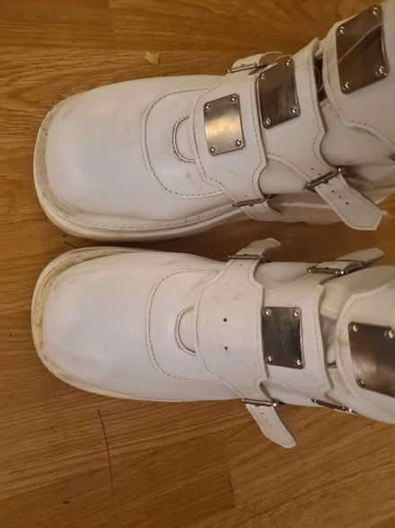 Photo of free UK 8 White Alt Boots (Whitehawk BN2) #4