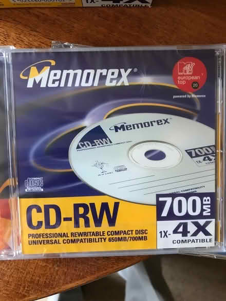 Photo of free CD RW data discs (Wychwood Avenue LU2) #3