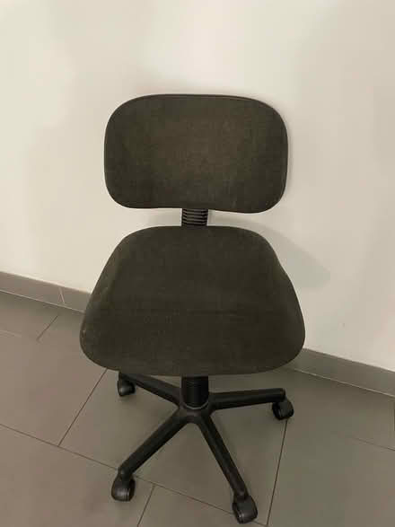 Photo of free Desk chair, grey, Stepney (Stepney E1) #1