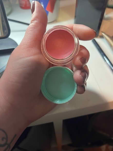 Photo of free Lip sticks, eye liner (Se6 2pt) #2