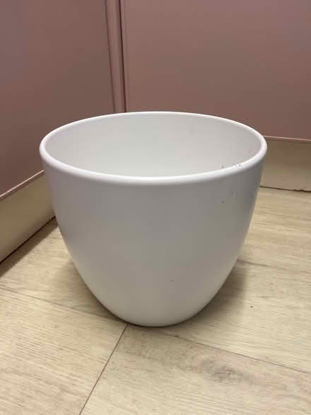 Photo of free Ceramic plant pot (Cheltenham) #1