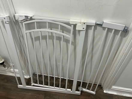 Photo of free Baby/ pet gate (camberley GU16) #1