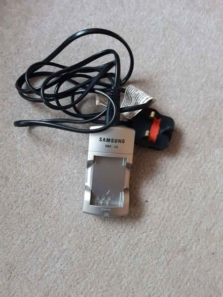 Photo of free Samsung battery charger (Great Mole Wood SG14) #2