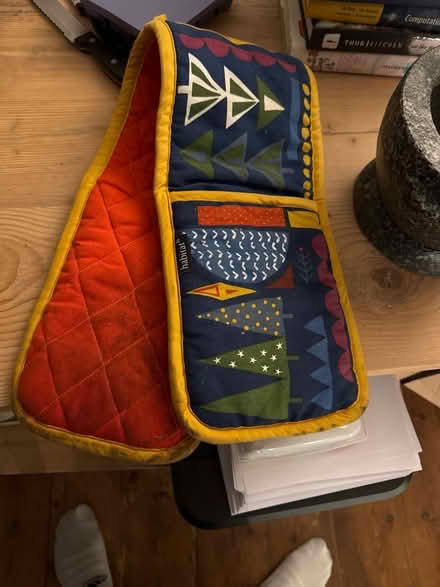 Photo of free Oven mitts (SW9 6LW) #1
