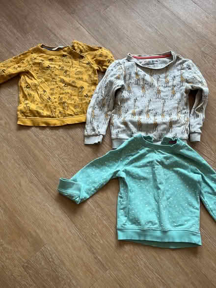 Photo of free Jumpers aged 2-3 years unisex (RG1) #1