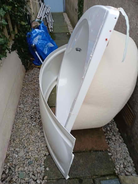 Photo of free Corner bath π (Bare LA4) #1