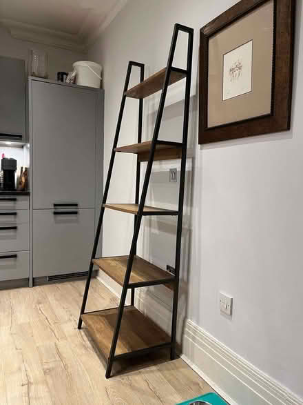 Photo of free Bookshelf (Kew TW9) #1