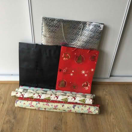 Photo of free Christmas wrapping (Blacklands TN34) #1
