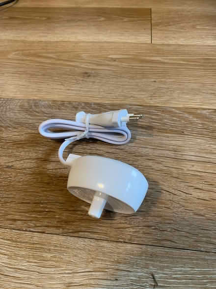 Photo of free charger/stand for Oral B toothbrush (Dorking RH4) #1