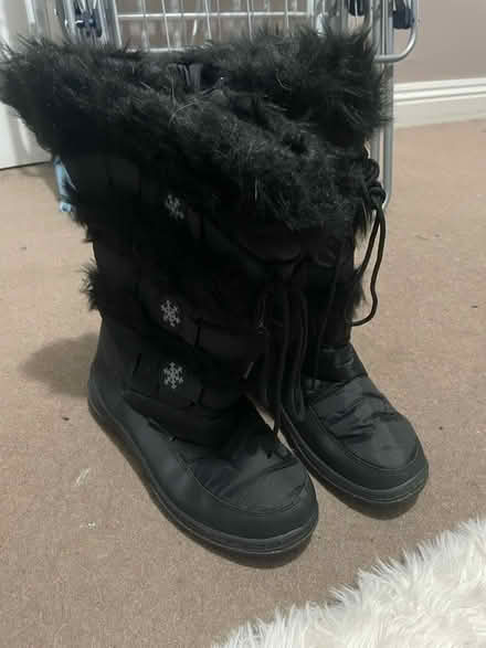 Photo of free Women’s snow boots size 7 (Witton Gilbert DH7) #1