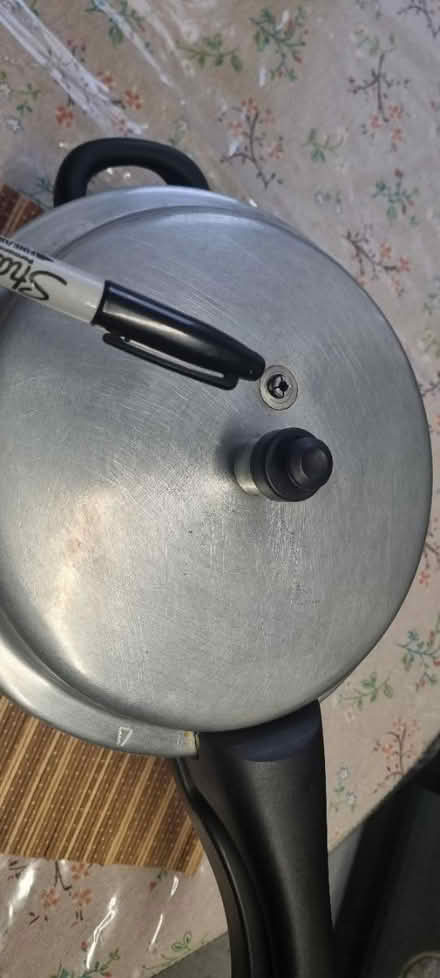 Photo of free 4Ltr Pressure cooker (Peartree Bridge (MK6)) #3