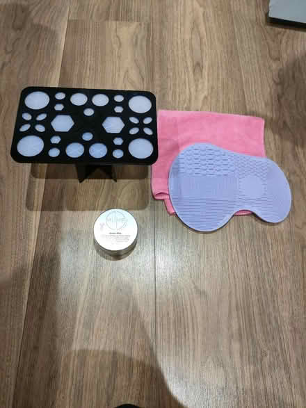 Photo of free Make up brush cleaner set (Briarhill) #1