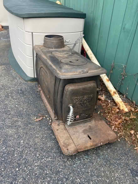 Photo of free Vogelzang Boxwood Stove (Arlington) #1
