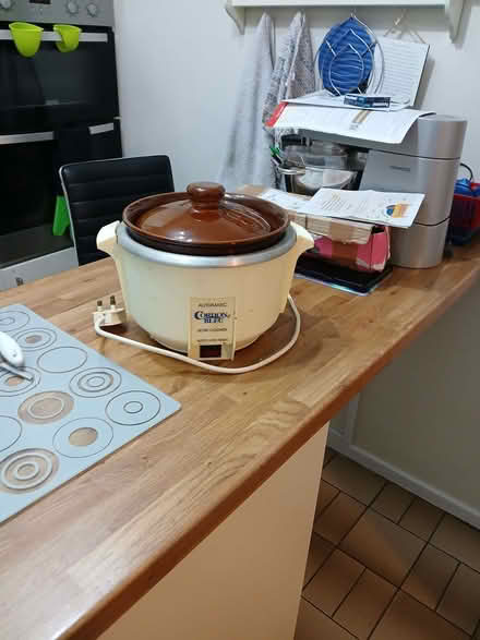 Photo of free electric slow cooker (Lostock Hall PR5) #1