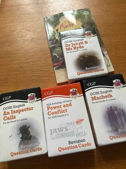 Photo of free GCSE English revision guides (B29) #1