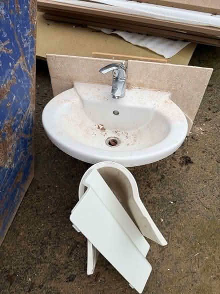 Photo of free Sink and tap (Cumnor OX2) #1
