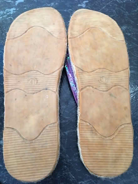 Photo of free light purple sand stained sequinned flip flops (Slyfield GU1) #3