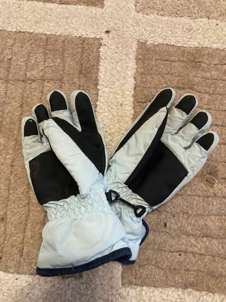 Photo of free Children's warm thinsulate gloves (Berkhamsted HP4) #1