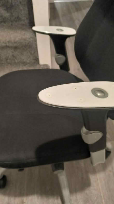 Photo of free rh logic 300 office chair (B29) #4