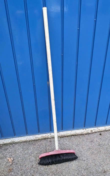Photo of free car vehicle washing brush heavy duty ~ gu16 frimley (Frimley Green GU16) #1