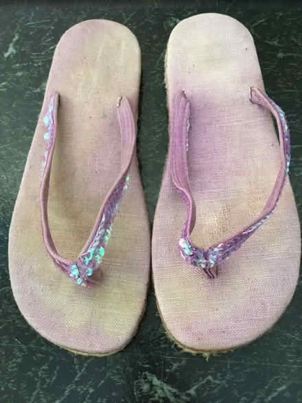 Photo of free light purple sand stained sequinned flip flops (Slyfield GU1) #1