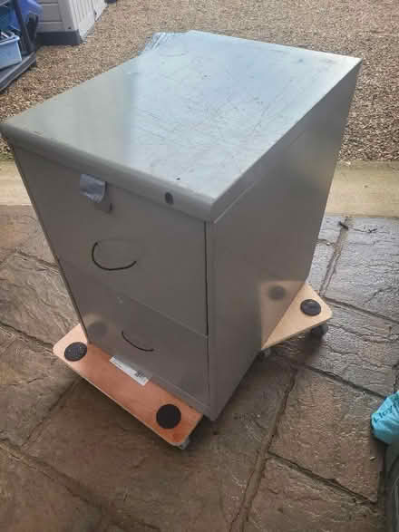 Photo of free Filing cabinet with folders (Aston Clinton HP22) #1
