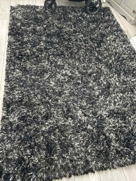 Photo of free Large rug (S6 4es) #1