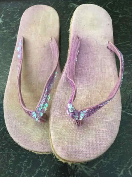 Photo of free light purple sand stained sequinned flip flops (Slyfield GU1) #2