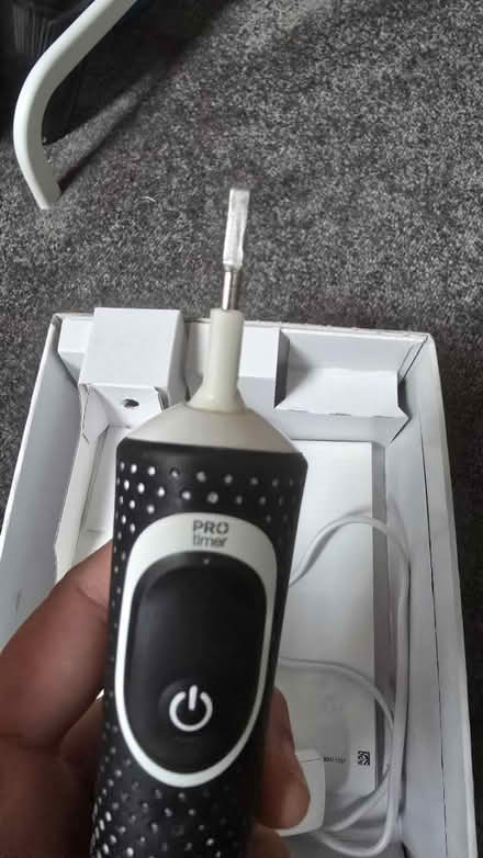 Photo of free Oral B Electric Toothbrush (DE22) #2