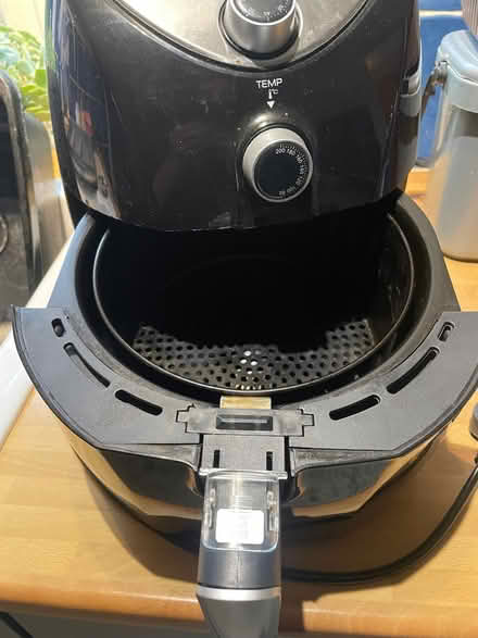 Photo of free Tower family sized air fryer (Caversham RG4) #2