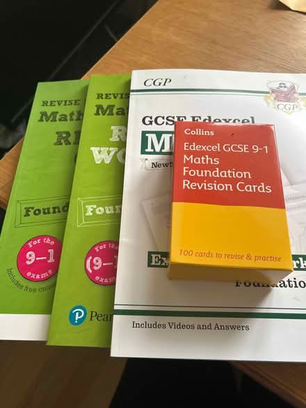 Photo of free GCSE maths revision guides (B29) #1