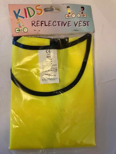 Photo of free Kids reflective vest - size medium (Berkhamsted HP4) #1