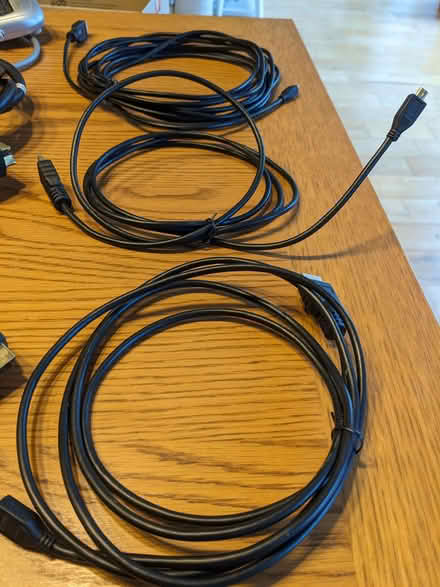 Photo of free Miscellaneous Video & Audio Cables (Bramcote Hills NG9) #3