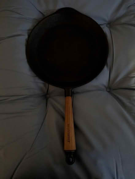 Photo of free Сюcast iron skillet good (N1 Highbury and Islington) #1
