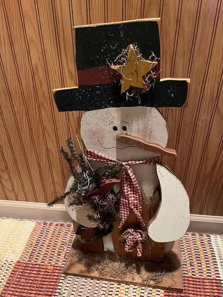 Photo of free Christmas Decorations and stand (conshohocken) #3