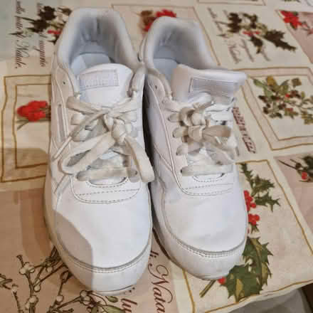 Photo of free Reebok kids trainer size 5 (DA12) #1