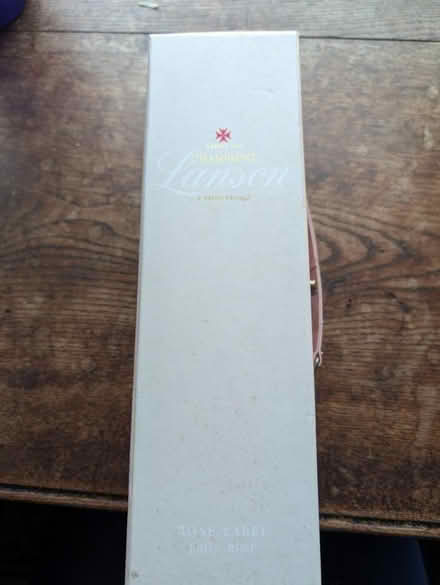 Photo of free Empty Pink Champagne box (Neasden NW10) #3