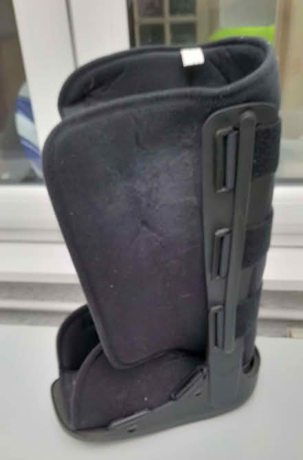 Photo of free Light ankle injury walking boot - medium size (Bernards Heath AL1) #2