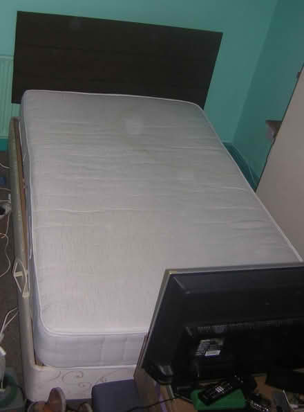 Photo of free good quality double mattress (Easton BS5) #1