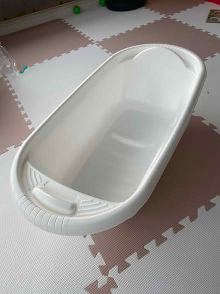 Photo of free Bath tub (CM23) #1