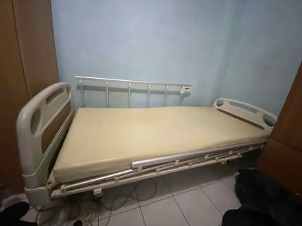 Photo of free Motorised hospital bed (Ang mo Kio Ave 8) #1